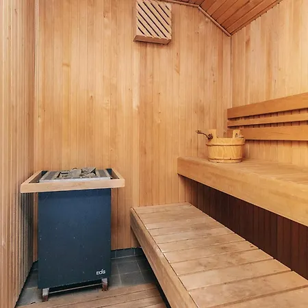 6 Person In Gilleleje-by Traum *